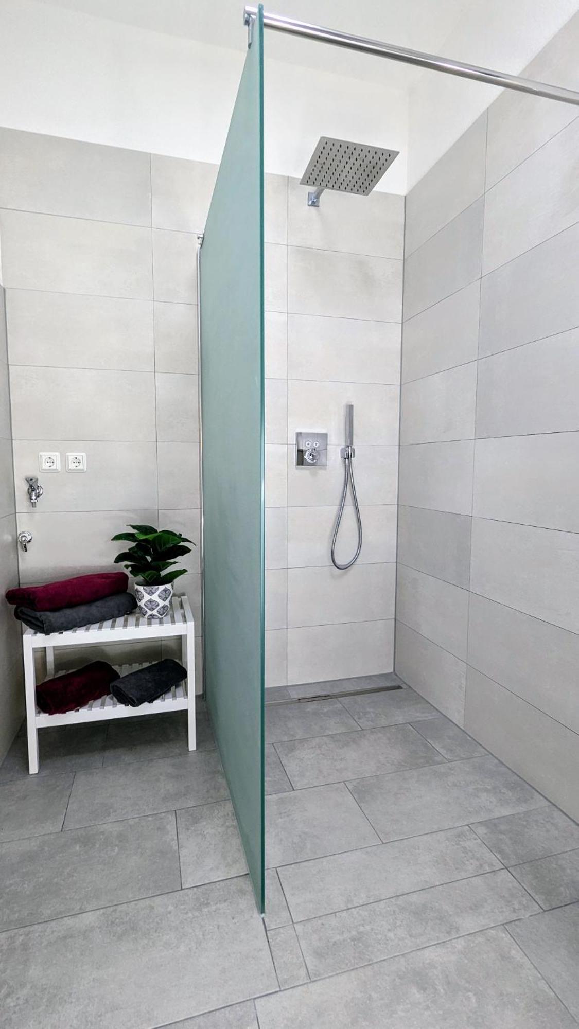 Fewo Urban Gotha-Apartment Friedenstein- Am Schlosspark- Parken An Der Der Tuer- Barrierefrei, 900 Meter Zum Bahnhof - Wallbox 외부 사진