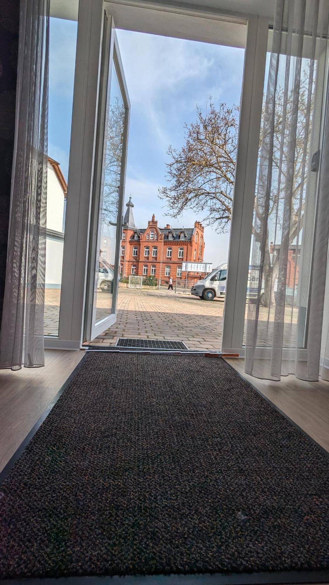Fewo Urban Gotha-Apartment Friedenstein- Am Schlosspark- Parken An Der Der Tuer- Barrierefrei, 900 Meter Zum Bahnhof - Wallbox 외부 사진